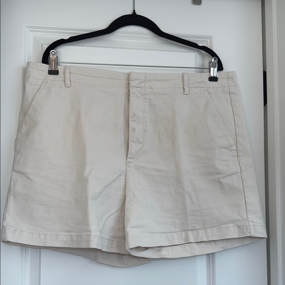 Banana Republic Cream Women's Bermudas